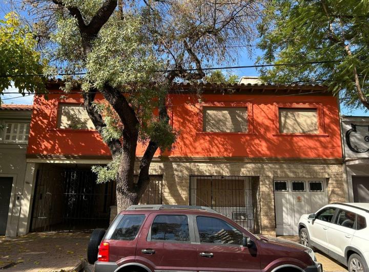 Casa · 244m² · 5 Ambientes · 1 Cochera