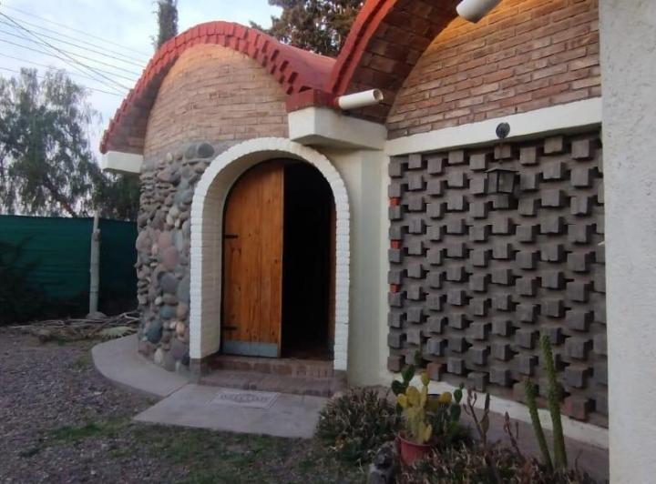Casa · 350m² · 2 Ambientes · 1 Cochera