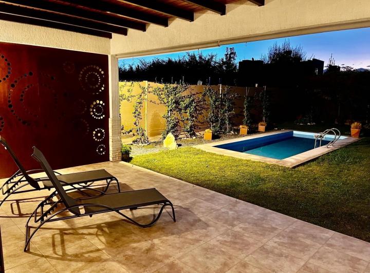 Casa · 500m² · 4 Ambientes · 2 Cocheras