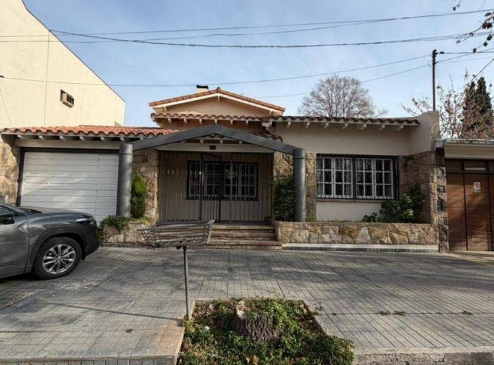 Casa · 320m² · 7 Ambientes · 2 Cocheras