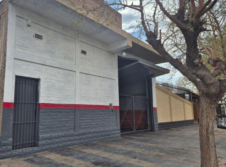 Casa · 365m² · 6 Ambientes · 1 Cochera