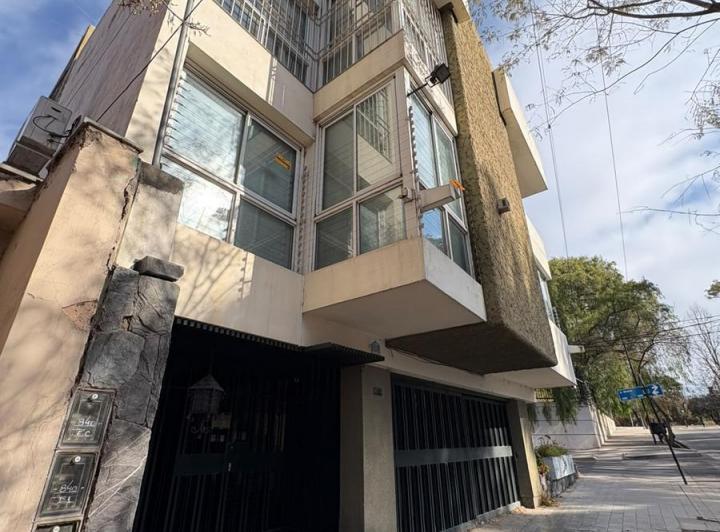 Edificio · 458m²