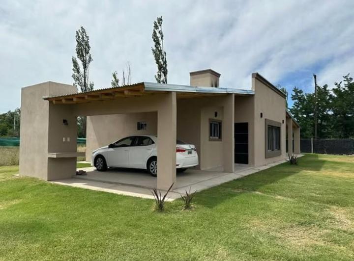 Casa · 105m² · 6 Ambientes · 2 Cocheras