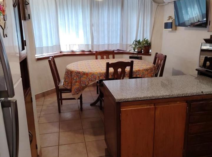 Casa · 141m² · 6 Ambientes · 2 Cocheras