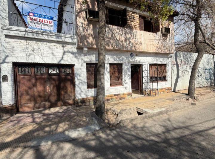 Casa · 140m² · 5 Ambientes · 1 Cochera