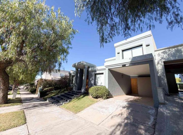 Casa · 195m² · 5 Ambientes · 1 Cochera