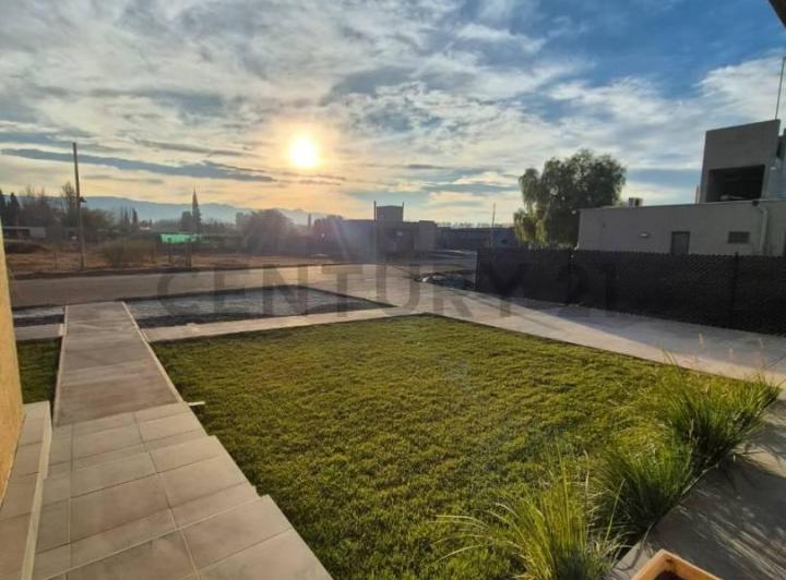 Casa · 155m² · 4 Ambientes · 2 Cocheras