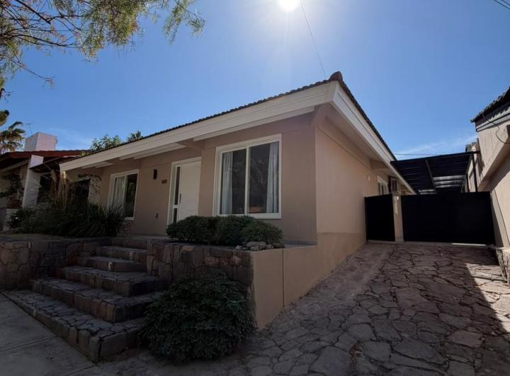 Casa · 160m² · 4 Ambientes · 1 Cochera