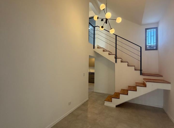 Casa · 140m² · 7 Ambientes · 2 Cocheras