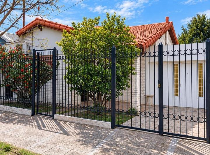 Casa · 150m² · 4 Ambientes · 2 Cocheras
