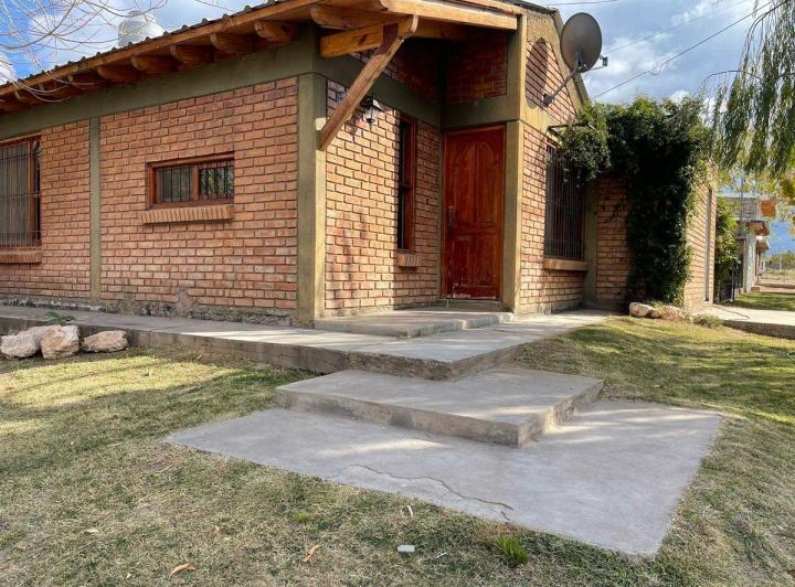 Casa · 225m² · 10 Ambientes · 1 Cochera