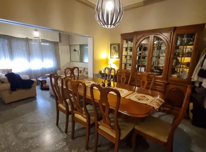 Casa · 233m² · 4 Dormitorios · 1 Cochera