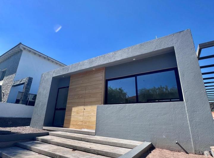 Casa · 140m² · 6 Ambientes · 1 Cochera