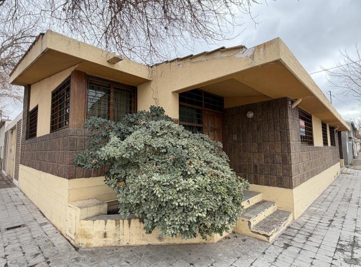 Casa · 146m² · 5 Ambientes · 2 Cocheras