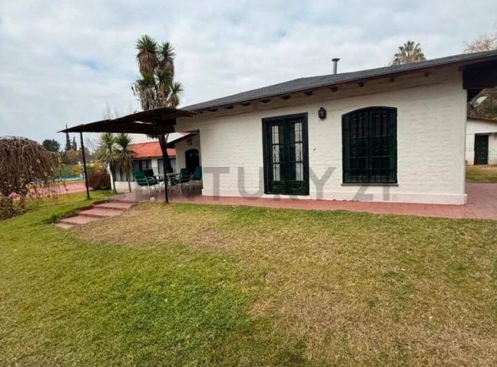 Local comercial · 950m² · 2 Ambientes · 10 Cocheras