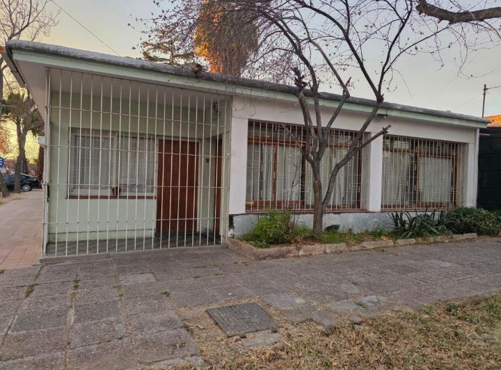 Casa · 140m² · 4 Ambientes · 1 Cochera