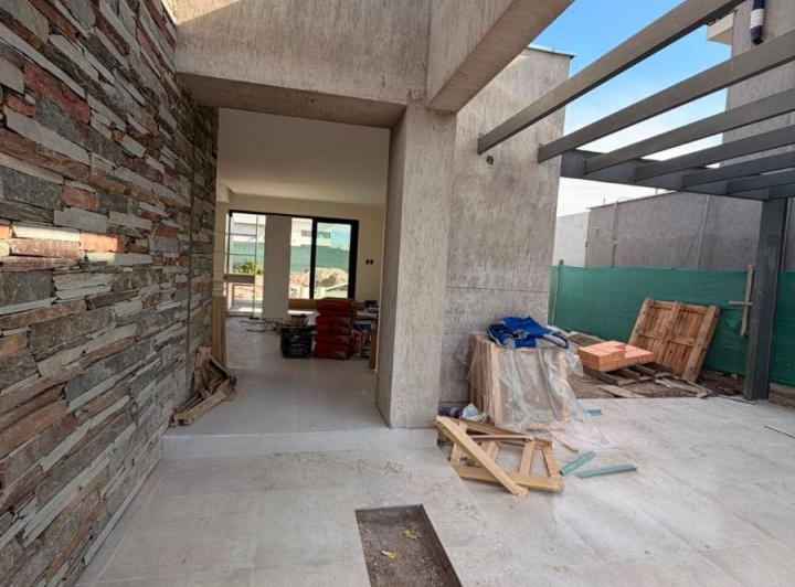 Casa · 142m² · 5 Ambientes · 2 Cocheras