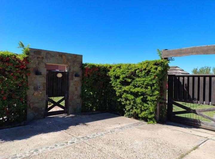 Casa · 250m² · 4 Ambientes · 2 Cocheras