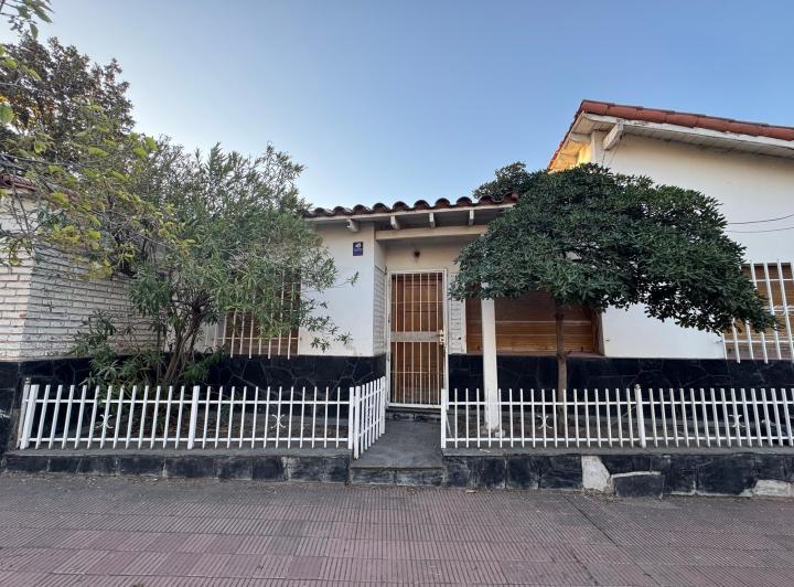 Casa · 182m² · 5 Ambientes · 2 Cocheras