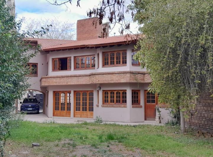 Casa · 229m² · 7 Ambientes