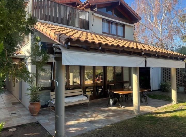 Casa · 264ha · 6 Ambientes · 1 Cochera