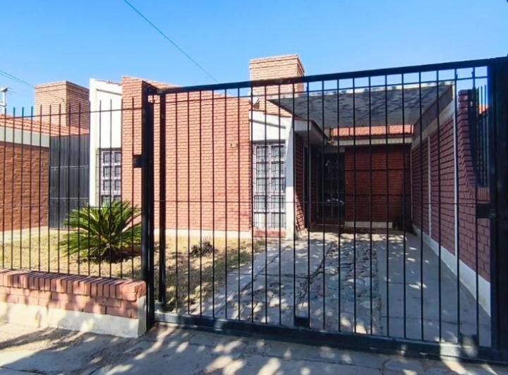 Casa · 90m² · 4 Ambientes · 2 Cocheras