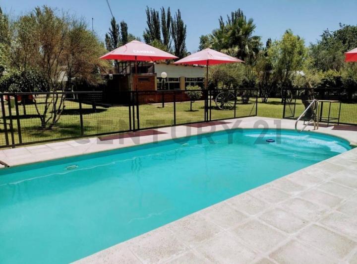 Casa · 100m² · 1 Ambiente · 10 Cocheras