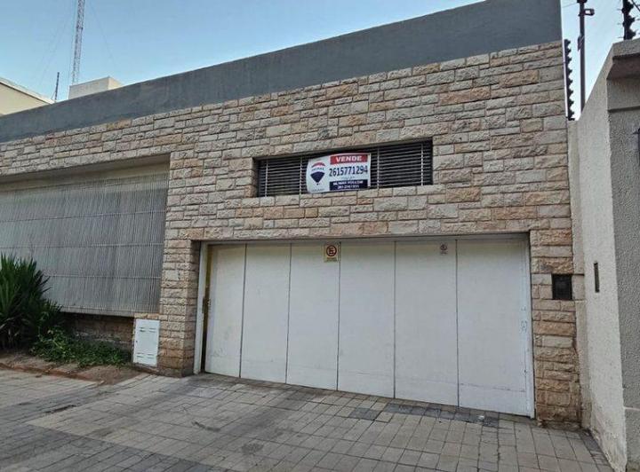 Casa · 250m² · 6 Ambientes · 2 Cocheras