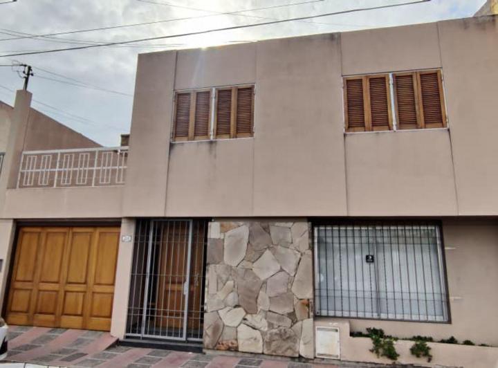 Casa · 145m² · 6 Ambientes · 1 Cochera