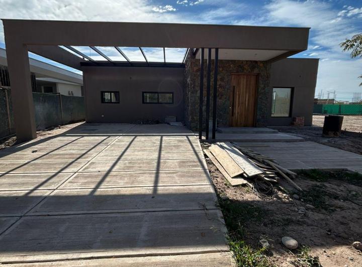 Casa · 175m² · 6 Ambientes · 2 Cocheras