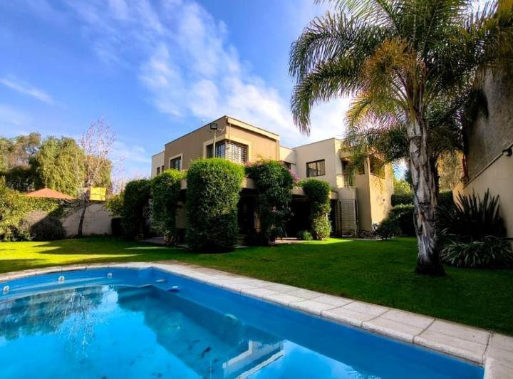 Casa · 573m² · 6 Ambientes · 2 Cocheras