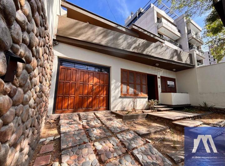 Casa · 352m² · 12 Ambientes · 2 Cocheras