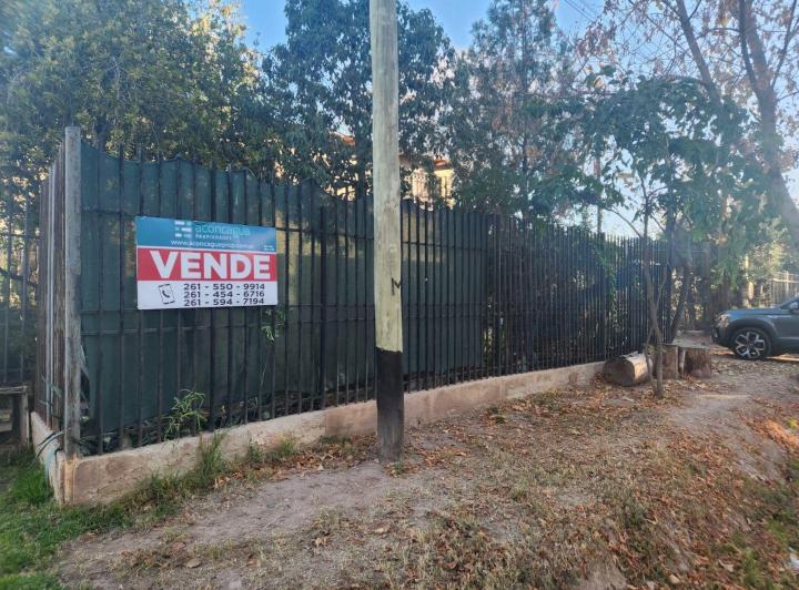 Casa · 220m² · 5 Ambientes · 1 Cochera