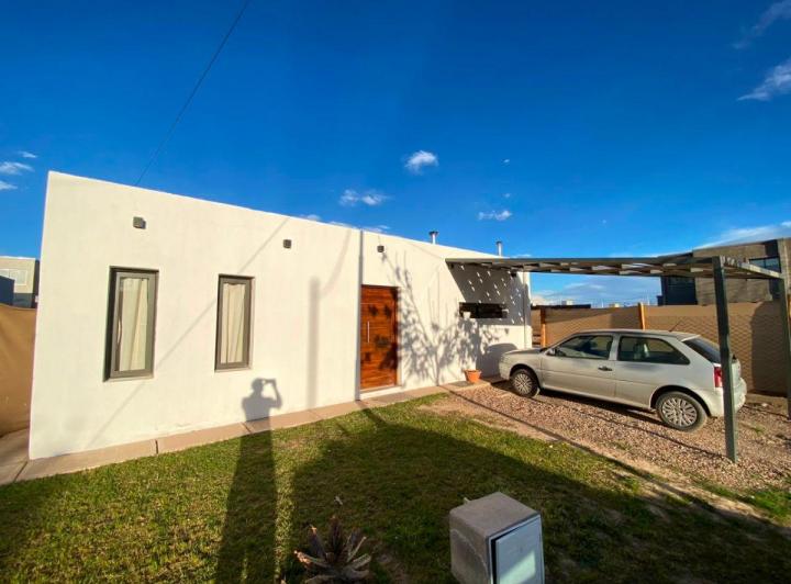 Casa · 90m² · 6 Ambientes · 1 Cochera