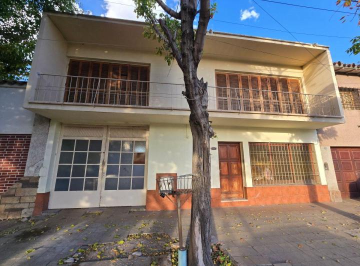Casa · 180m² · 5 Ambientes · 1 Cochera