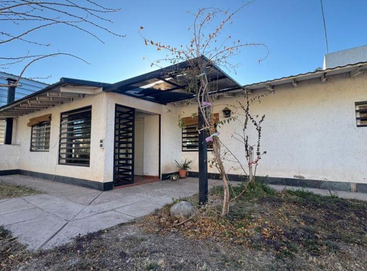 Casa · 296m² · 6 Ambientes · 2 Cocheras