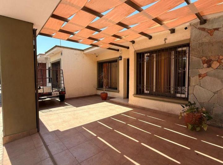 Casa · 130m² · 5 Ambientes · 1 Cochera