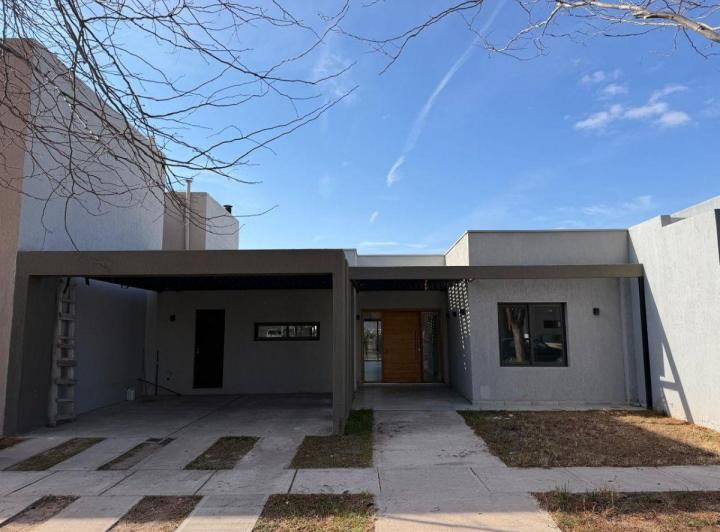 Casa · 120m² · 6 Ambientes · 2 Cocheras