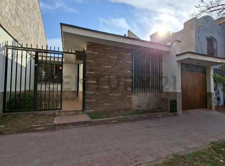 Casa · 131m² · 3 Dormitorios · 1 Cochera