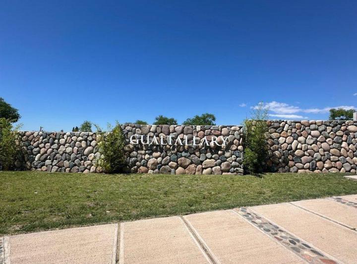 Terreno · 750m²