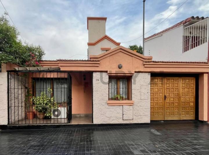 Casa · 216m² · 4 Dormitorios · 1 Cochera