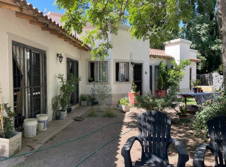 Casa · 190m² · 8 Ambientes · 1 Cochera