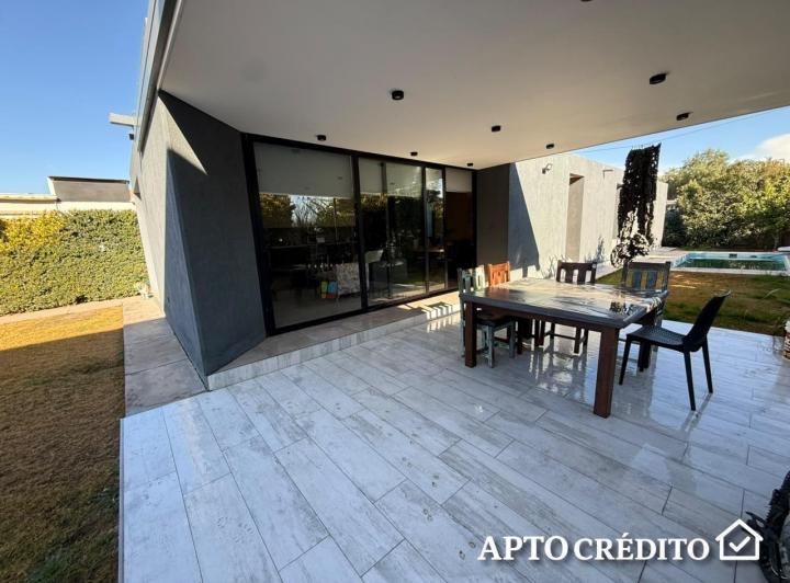 Casa · 159m² · 3 Dormitorios · 2 Cocheras