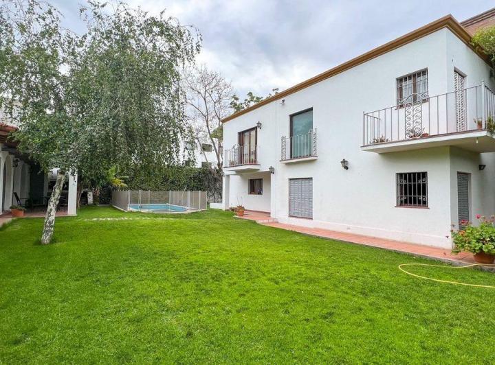 Casa · 397m² · 7 Ambientes · 2 Cocheras