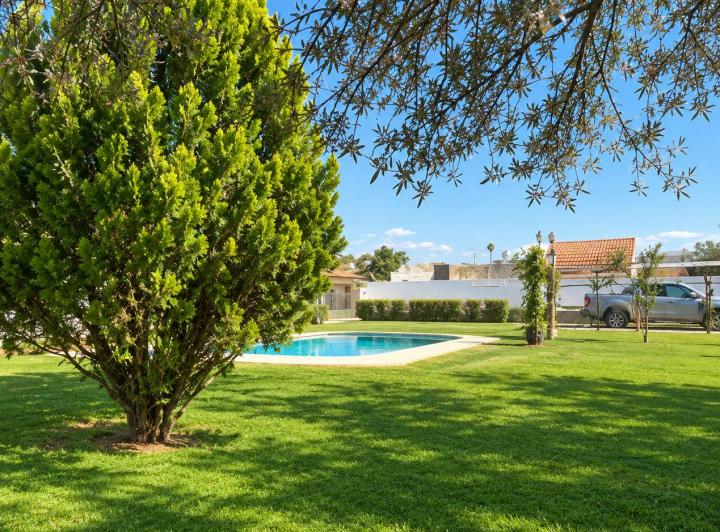 Casa · 480m² · 8 Ambientes · 4 Cocheras