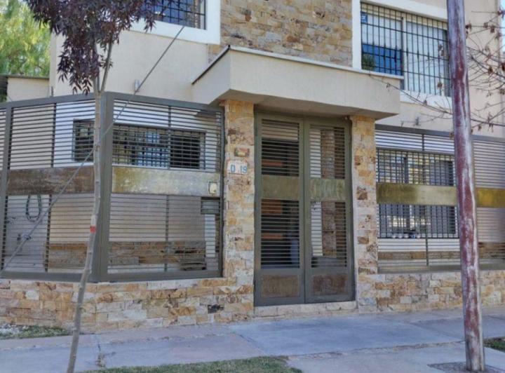 Casa · 228m² · 6 Ambientes · 4 Cocheras