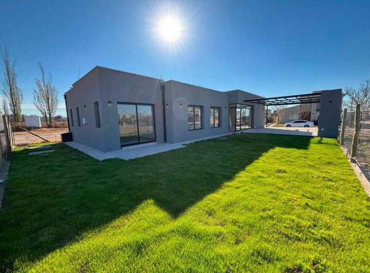 Casa · 482m² · 5 Ambientes · 2 Cocheras
