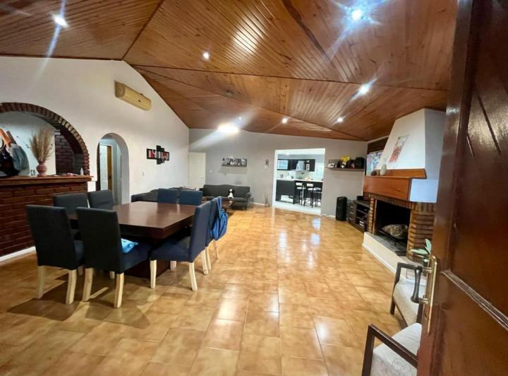 Casa · 150m² · 7 Ambientes · 3 Cocheras