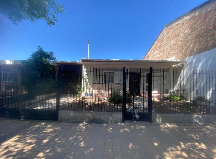 Casa · 180m² · 6 Ambientes · 2 Cocheras
