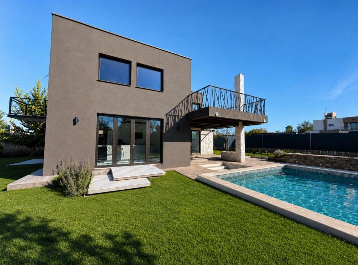 Casa · 270m² · 10 Ambientes · 4 Cocheras